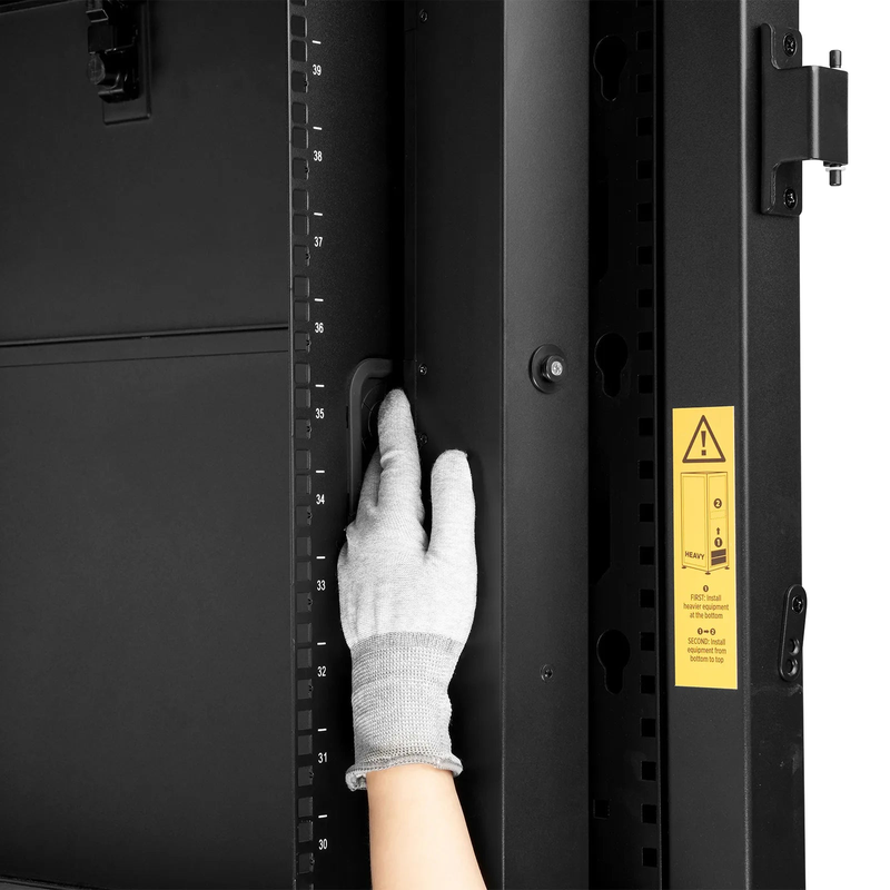 FyberOptix 23kW 3-Phase 32A/415V Switched Rack PDU, 21 x C13 & 3 x C19 Outlets, IEC309 32A 3P+N+PE Plug, 10ft Cord, 0U Vertical